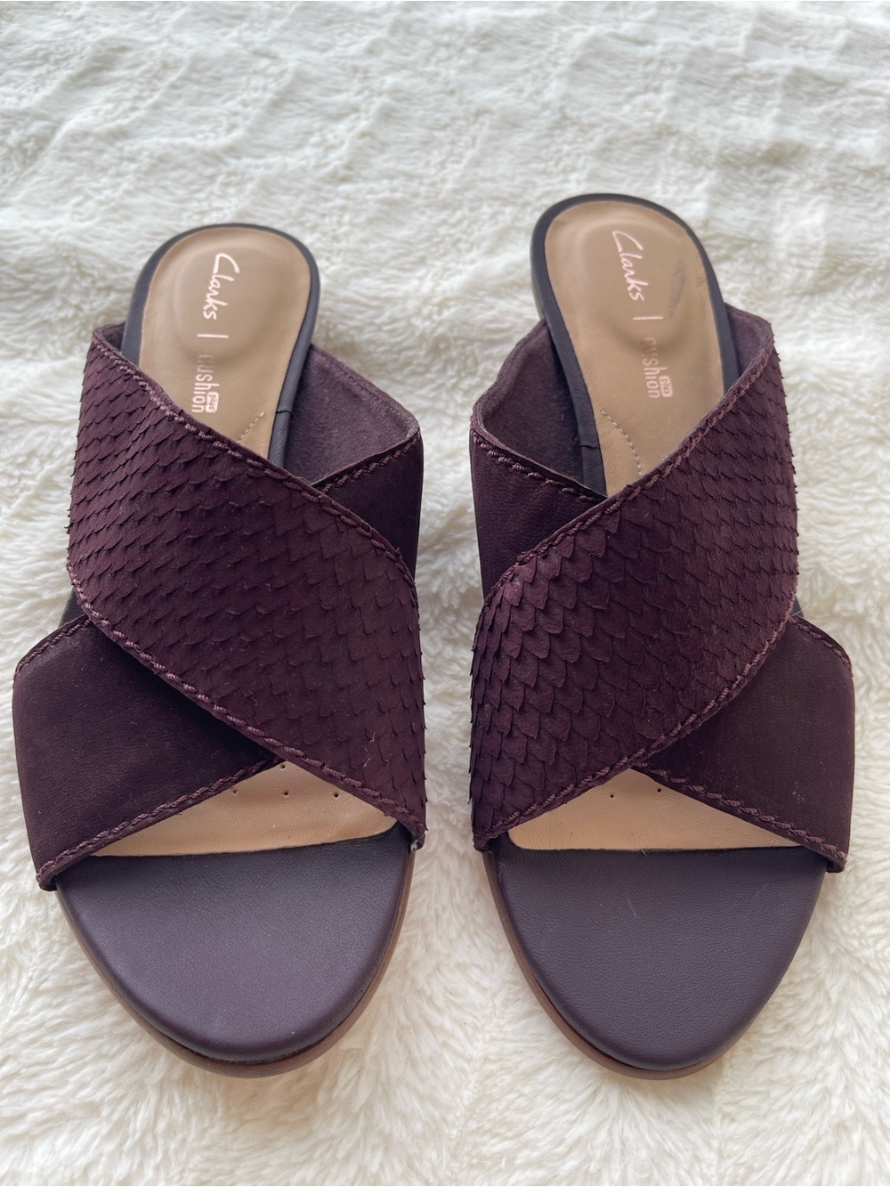 Clarks Collection Aubergine Burgundy Leather Cross Strap Mule Sandals Size 9M